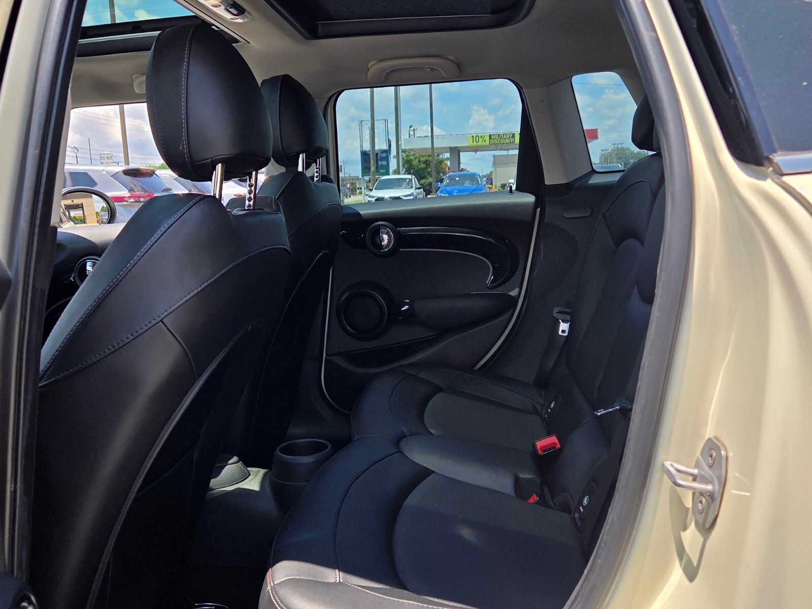 Used 2016 MINI Cooper 4-Door Hardtop FWD image 6