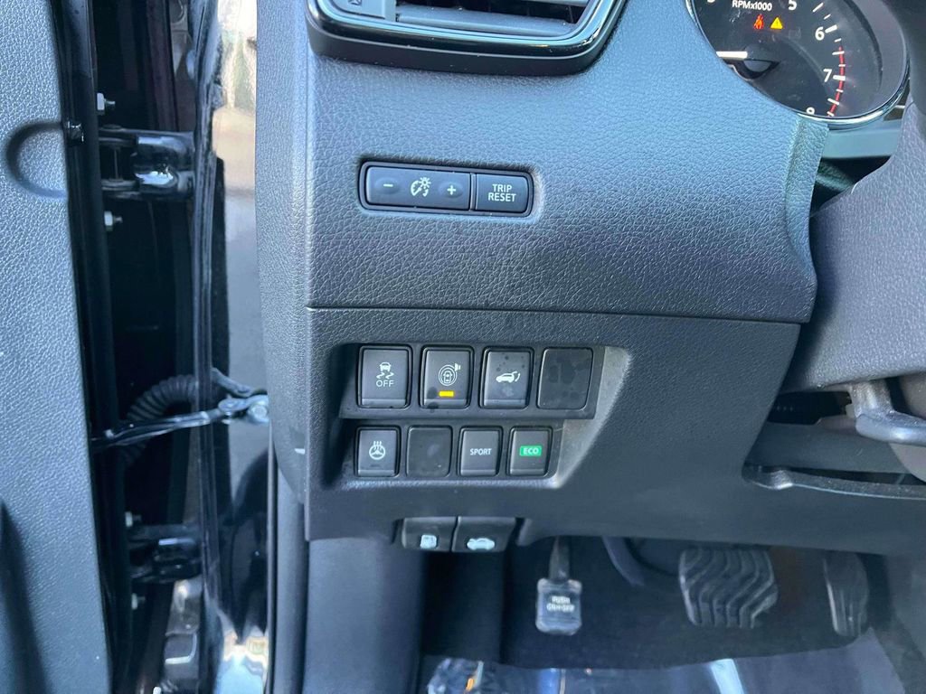 Used 2017 Nissan Rogue SL w/ SL Premium Package image 18