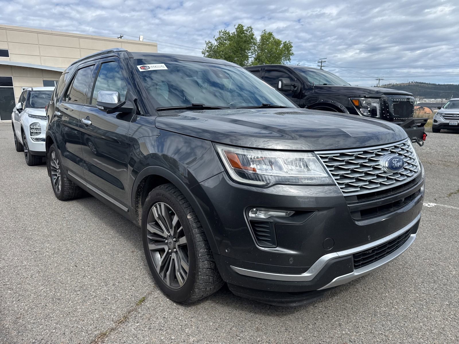 Used 2018 Ford Explorer Platinum AWD/4WD image 3