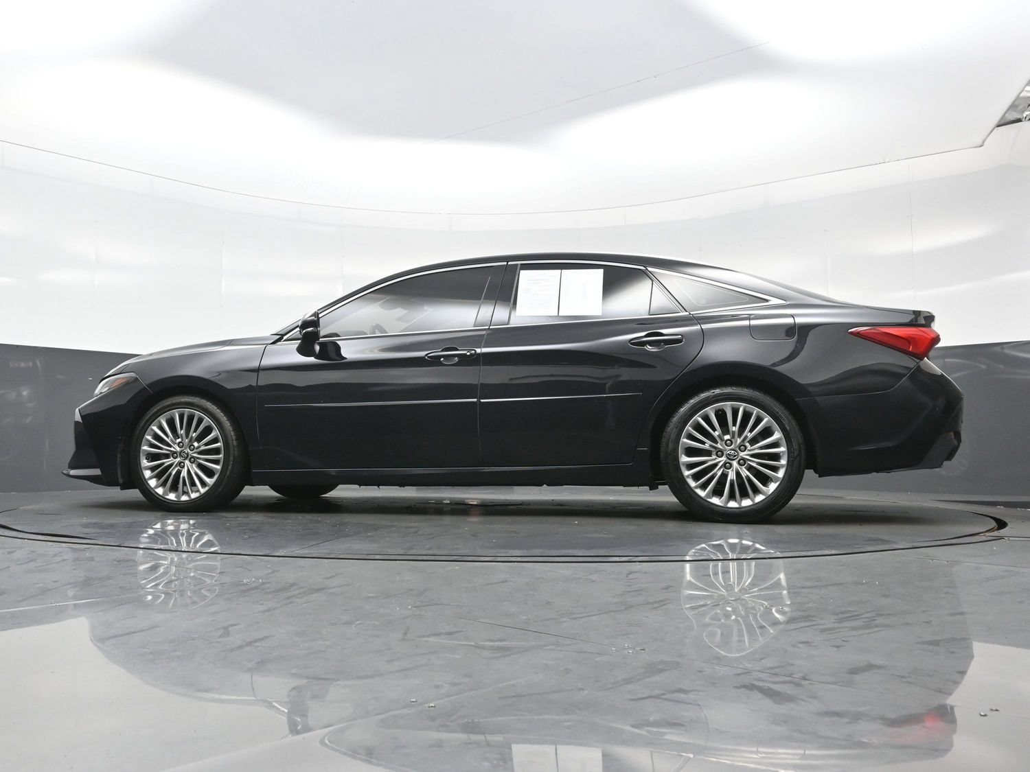 Used 2020 Toyota Avalon Limited w/ Advanced Safety Package FWD image 30