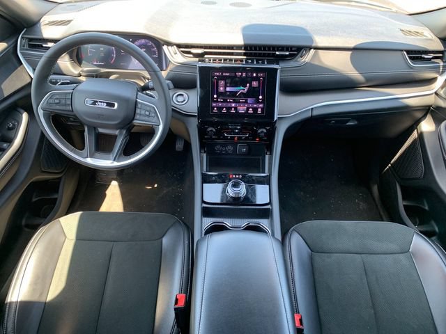 Used 2025 Jeep Grand Cherokee Altitude AWD/4WD image 15