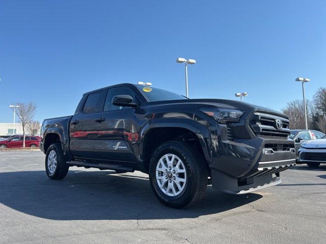 Used 2025 Toyota Tacoma SR5 image 3
