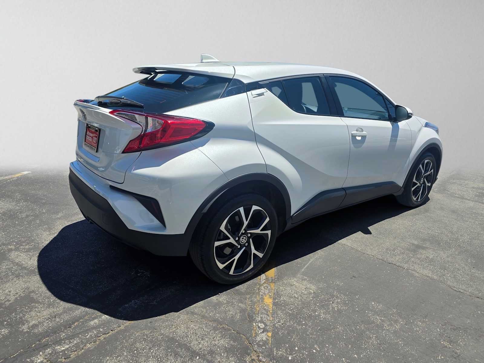 Used 2022 Toyota C-HR XLE FWD image 3