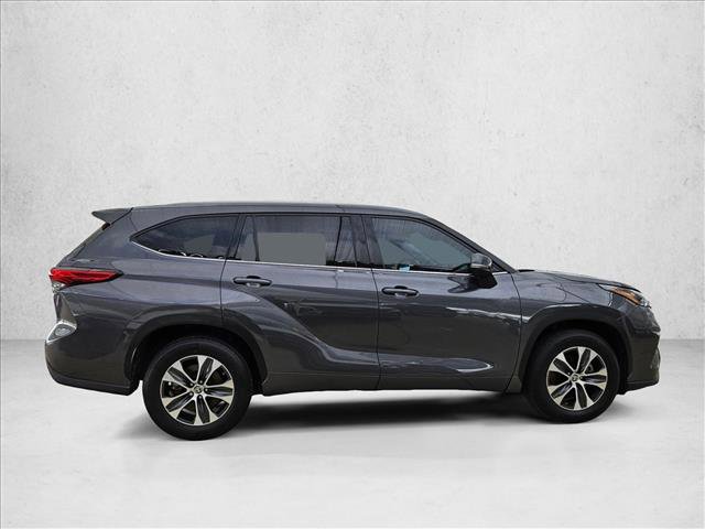 Used 2020 Toyota Highlander XLE video 4
