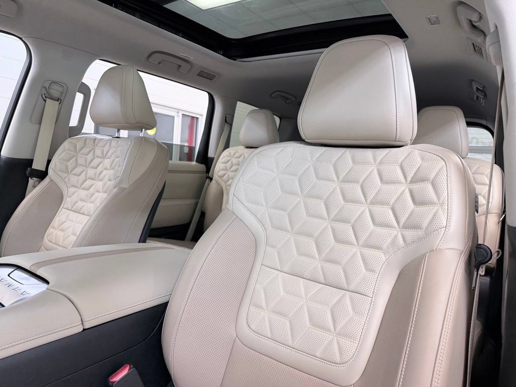Used 2025 Nissan Armada Platinum w/ Convenience Package AWD/4WD image 16