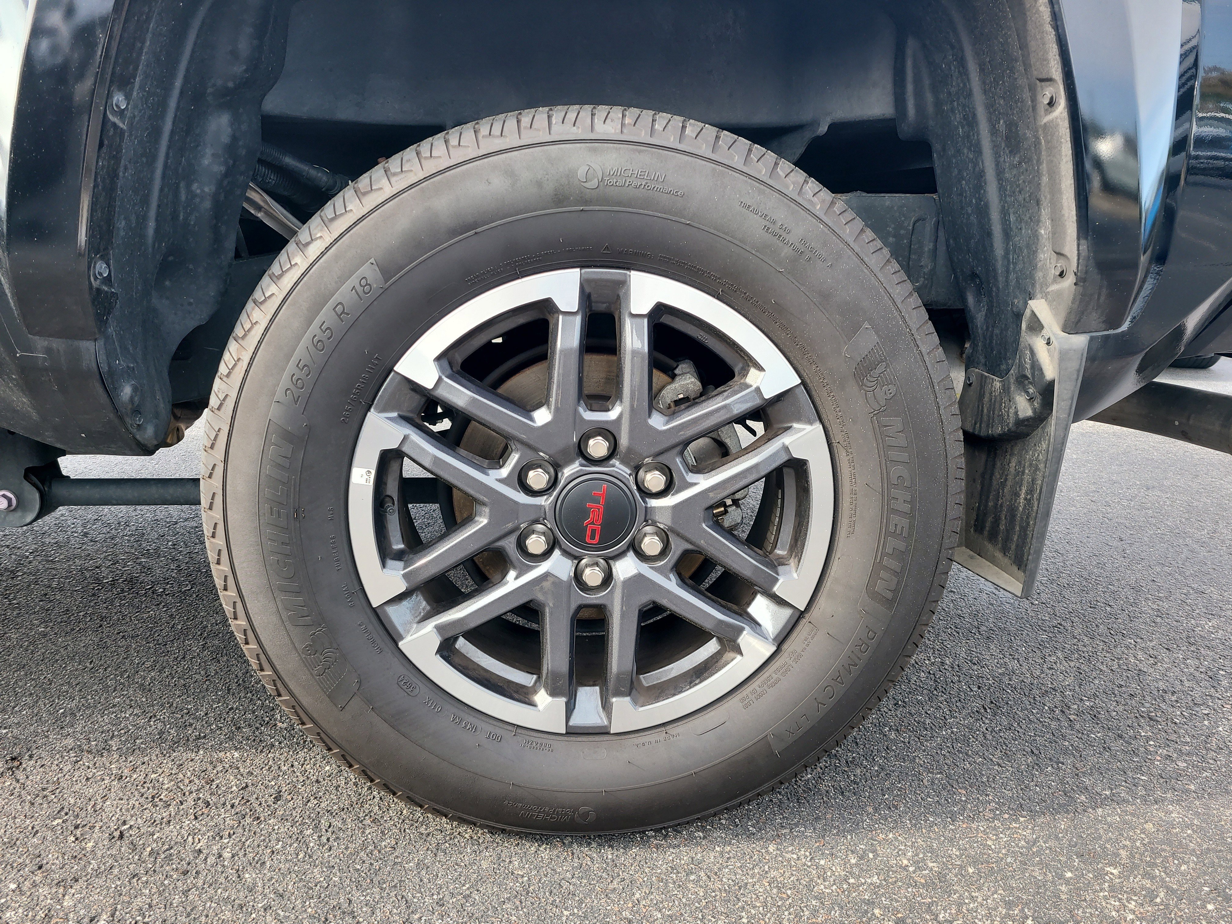 Used 2024 Toyota Tacoma TRD Sport w/ TRD Sport Upgrade Package image 8