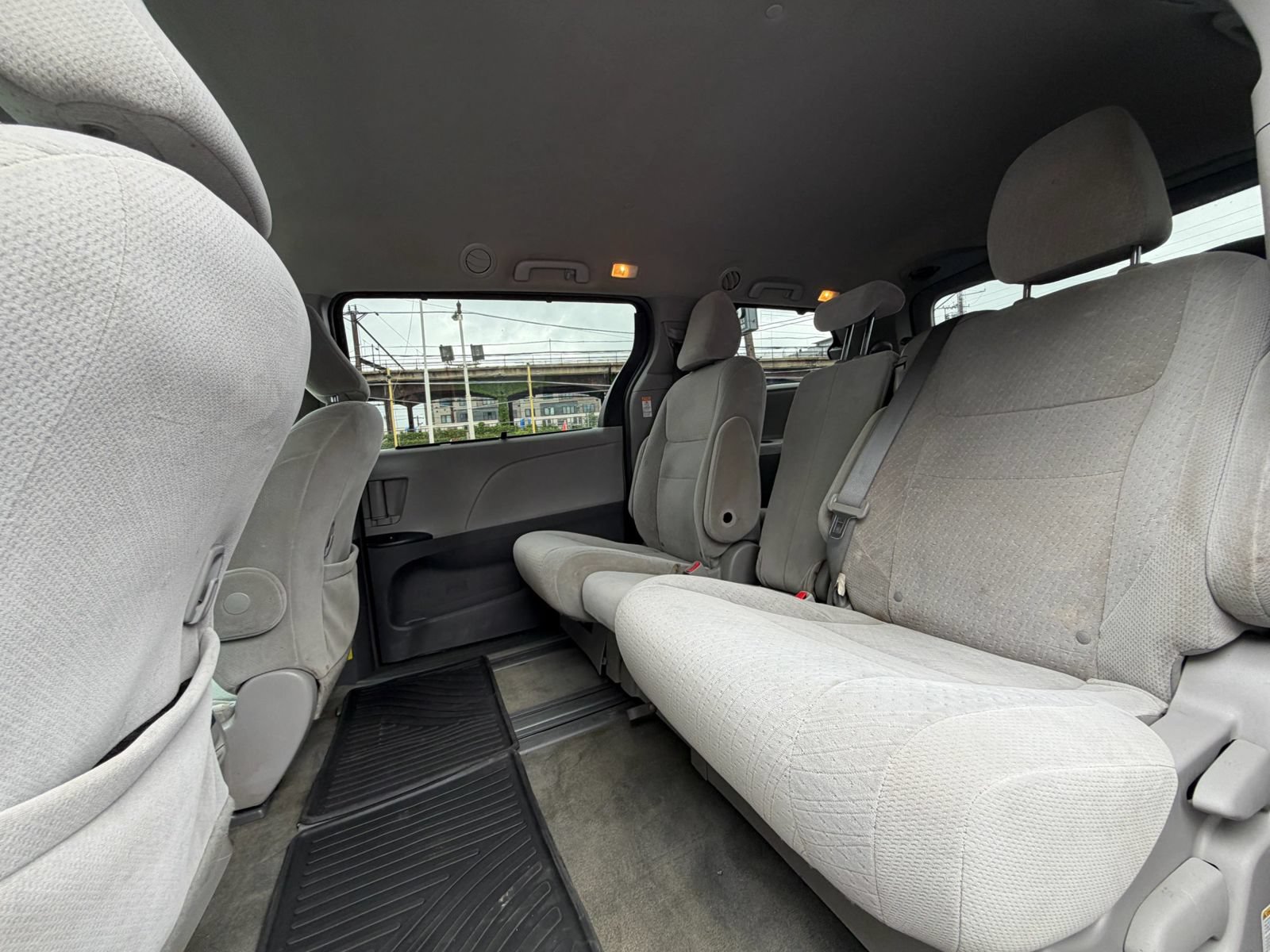 Used 2015 Toyota Sienna LE FWD image 10