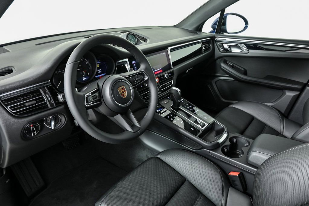 New 2026 Porsche Macan image 4