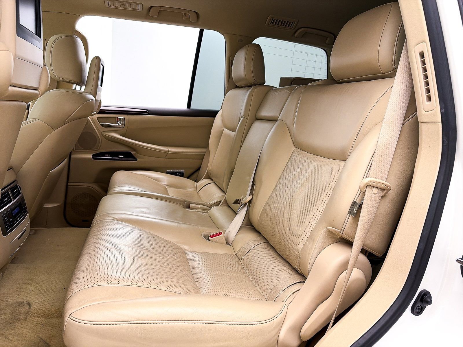 Used 2013 Lexus LX 570 4WD w/ Luxury Pkg w/Pre-crash image 35