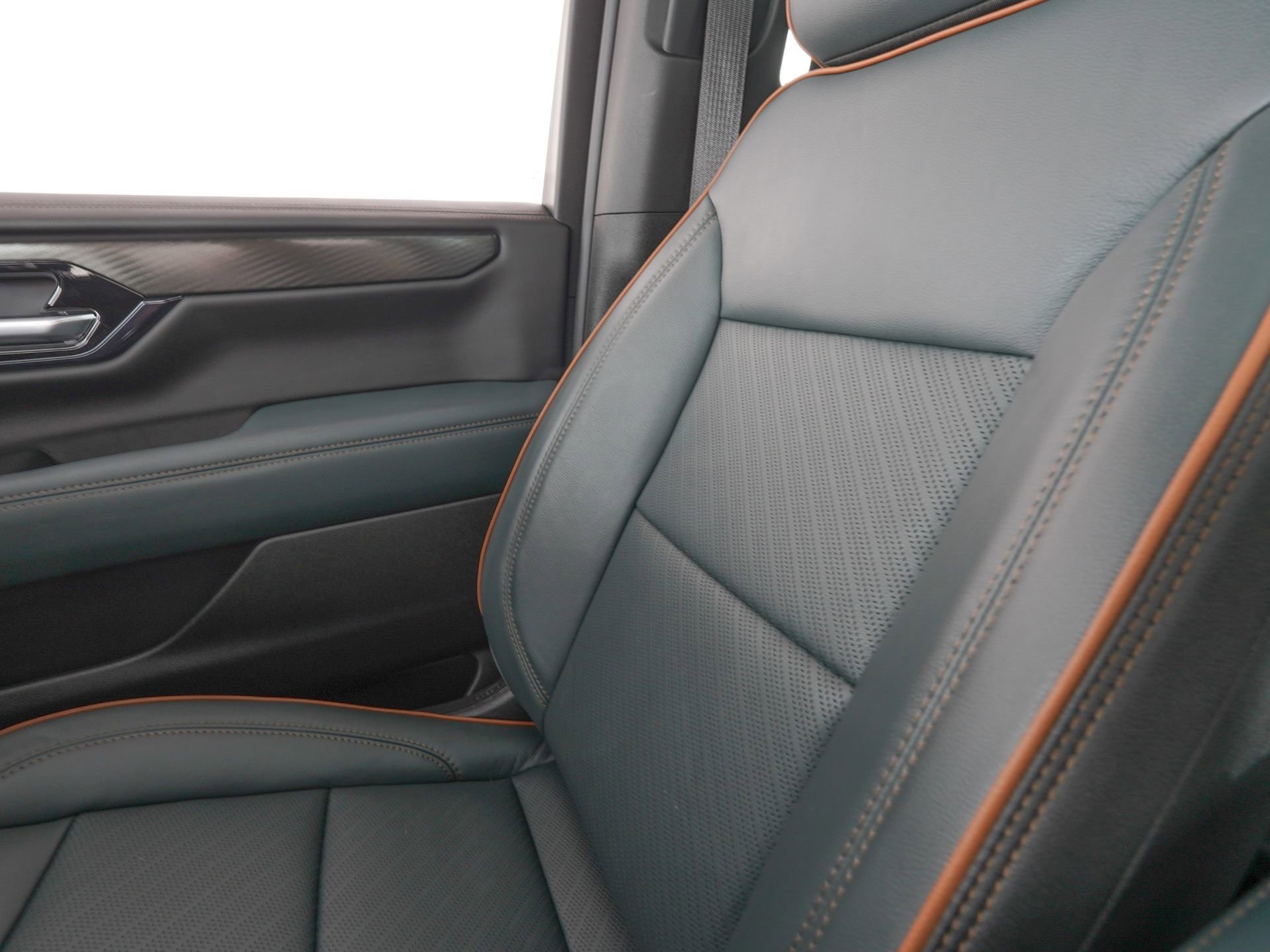 Used 2026 GMC Yukon AT4 w/ AT4 Premium Plus Package image 31