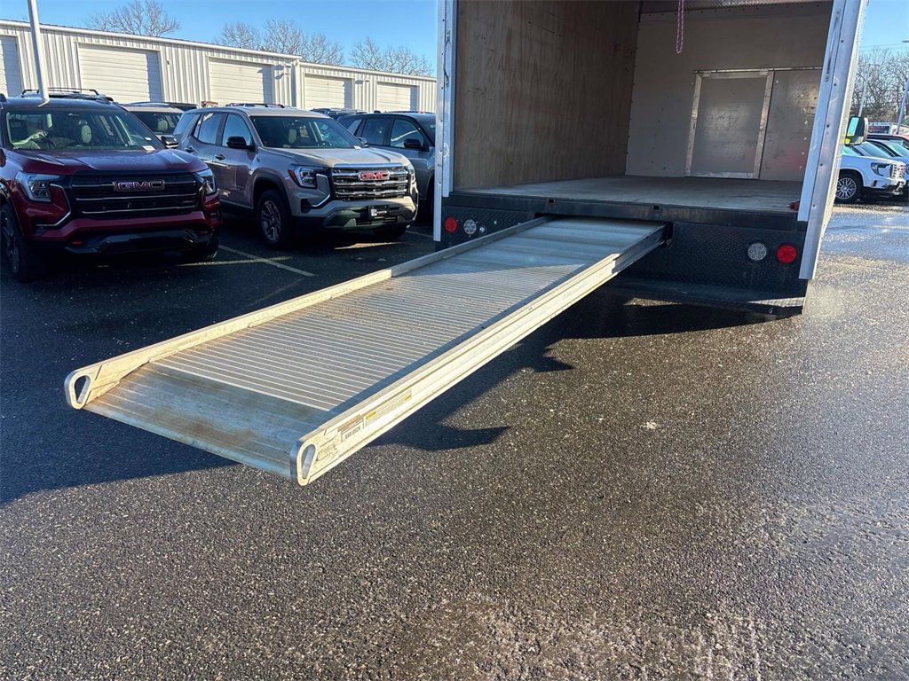 Used 2022 GMC Savana 3500 w/ Power Convenience Package image 5