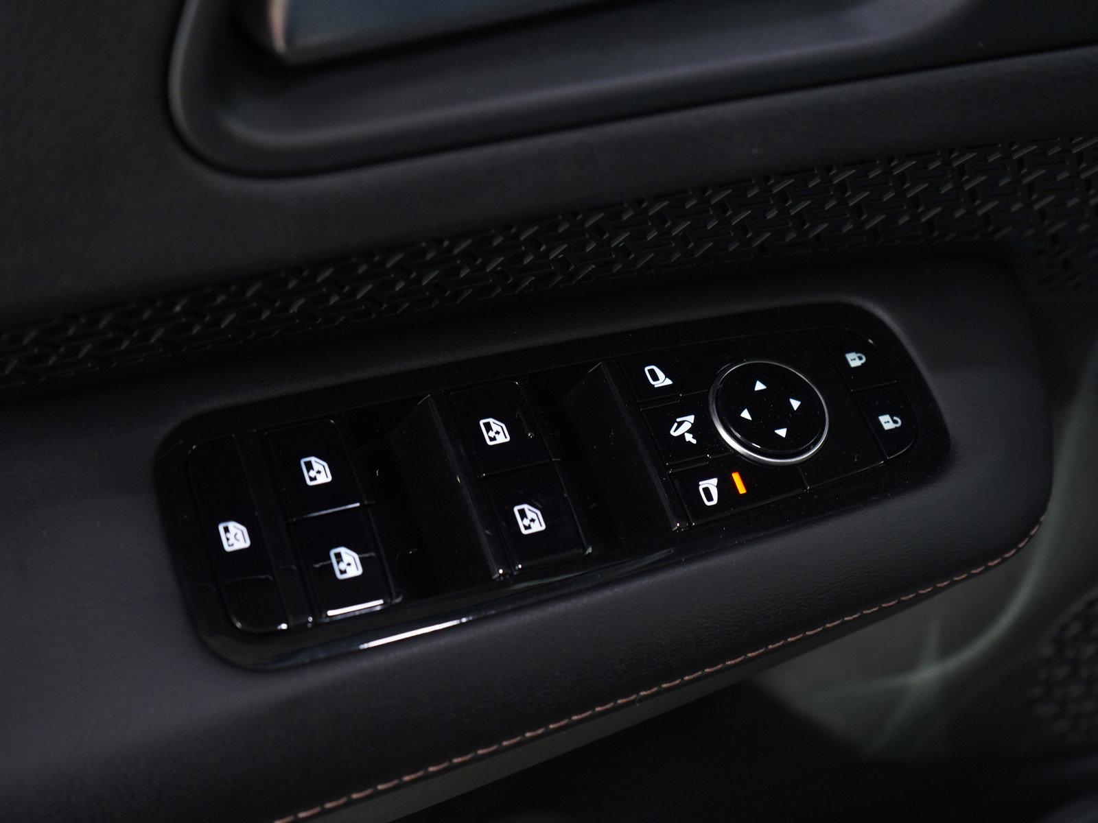 Used 2024 Nissan Ariya AWD image 25