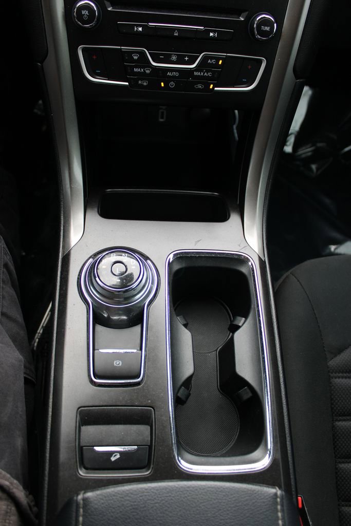 Used 2017 Ford Fusion SE FWD image 23