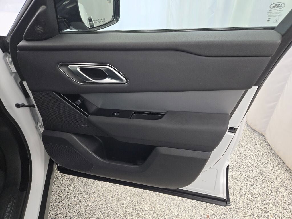 Used 2024 Land Rover Range Rover Velar S image 6