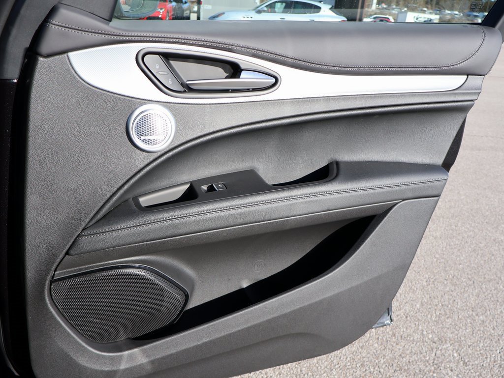 New 2025 Alfa Romeo Stelvio Sprint AWD/4WD image 13