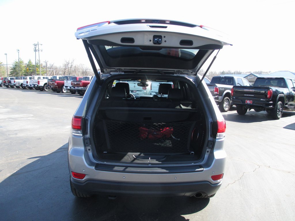 Used 2020 Jeep Grand Cherokee Laredo w/ Quick Order Package 2BN North image 8