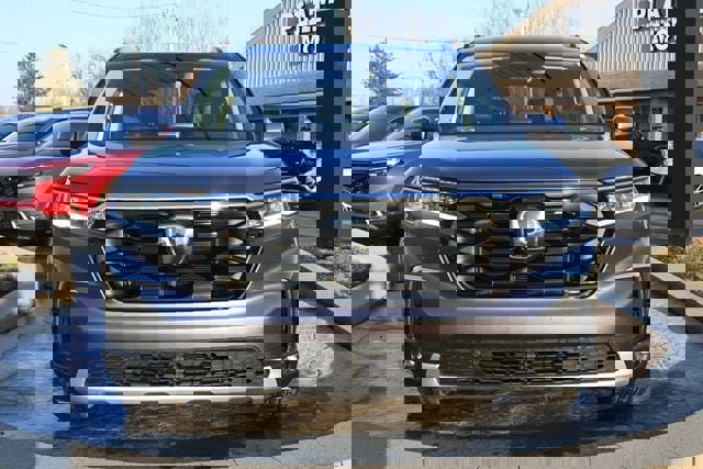 Used 2025 Honda Pilot Touring image 2