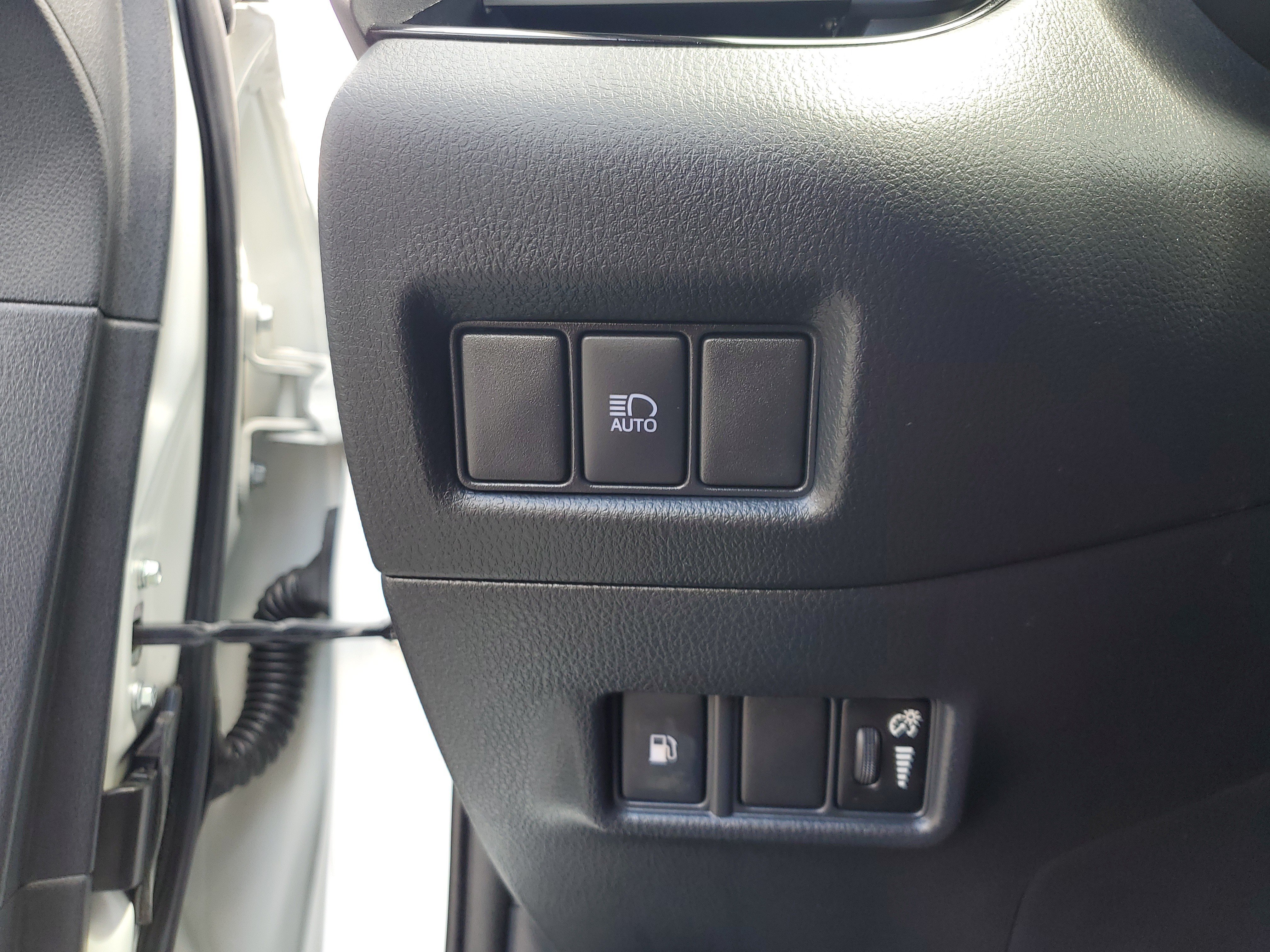 Used 2021 Toyota C-HR LE FWD image 28