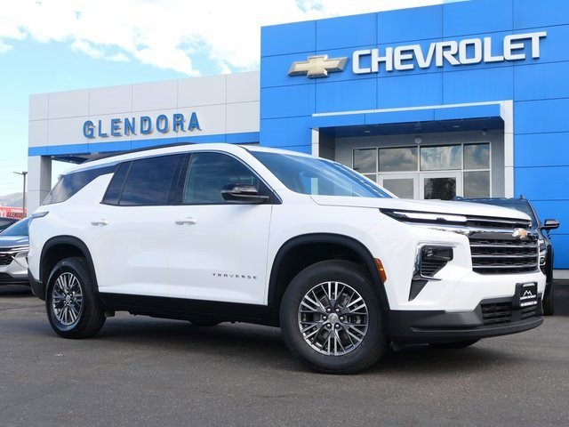 Certified 2025 Chevrolet Traverse LT image 1