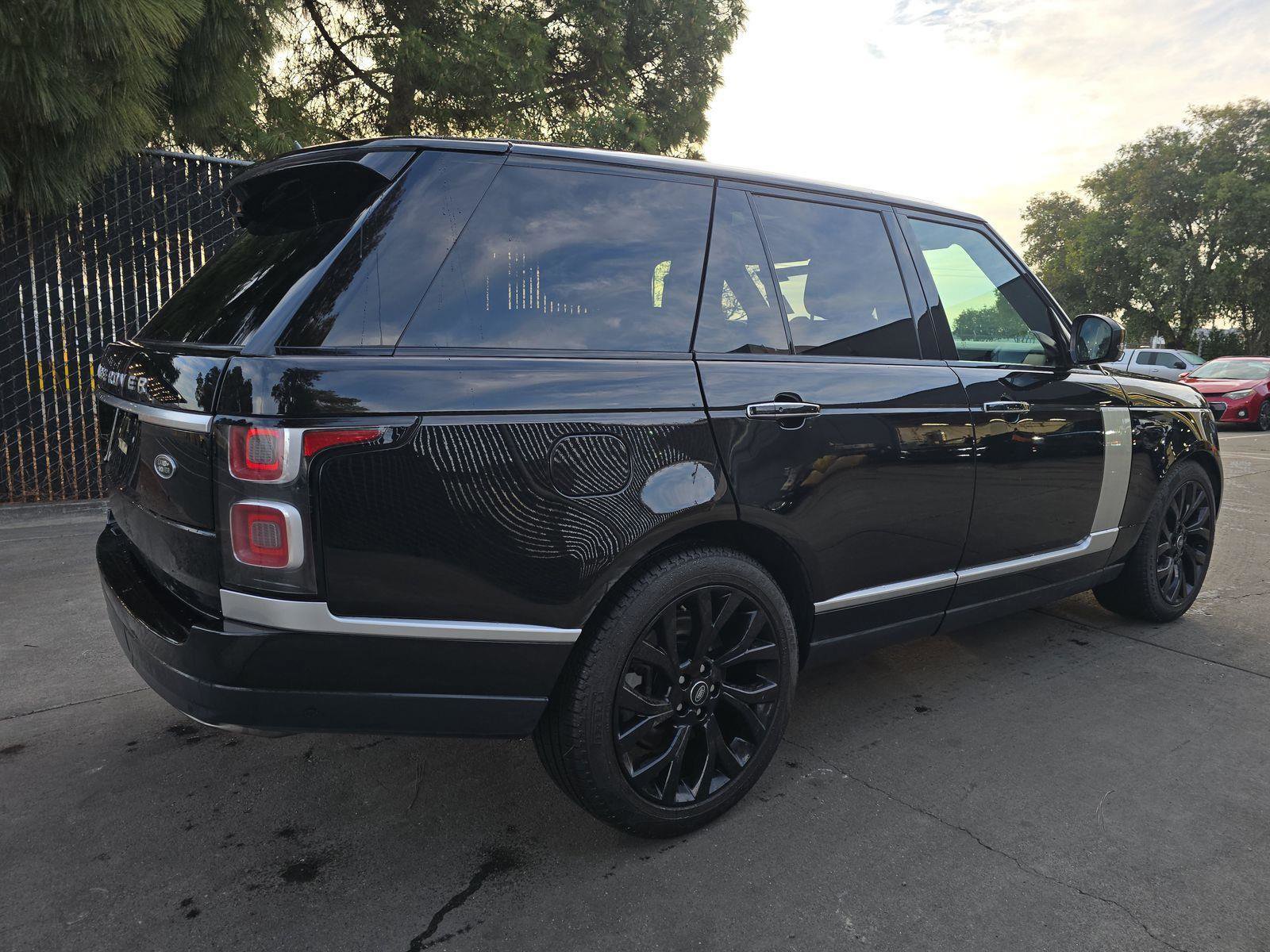 Used 2022 Land Rover Range Rover Autobiography image 7