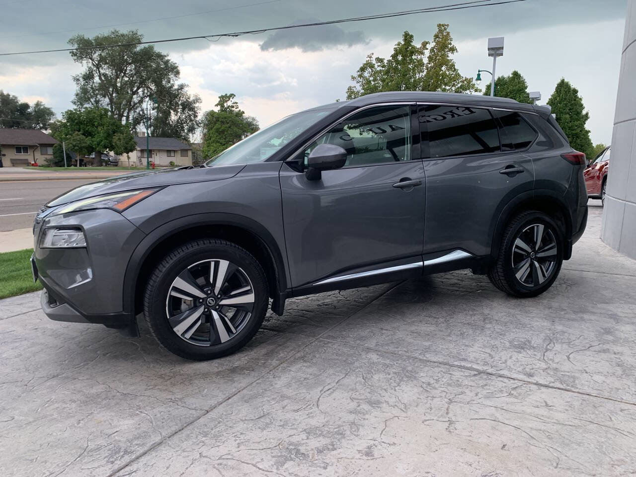 Used 2021 Nissan Rogue SL w/ Premium Package image 4