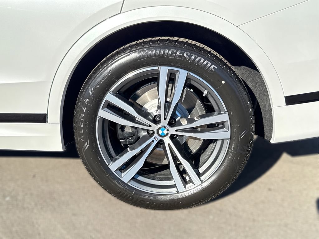 New 2026 BMW X7 M60i w/ Executive Package image 14