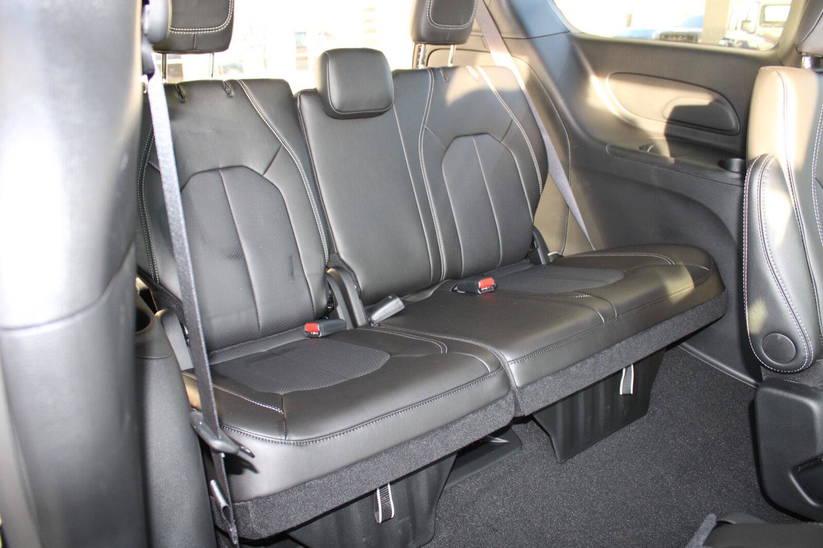 New 2026 Chrysler Pacifica Select w/ S Appearance Package FWD image 25