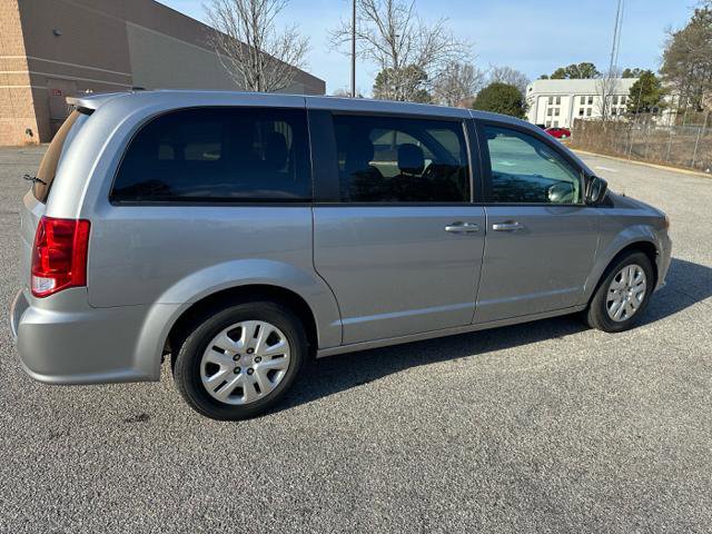 Used 2018 Dodge Grand Caravan SE w/ UConnect Hands-Free Group image 34