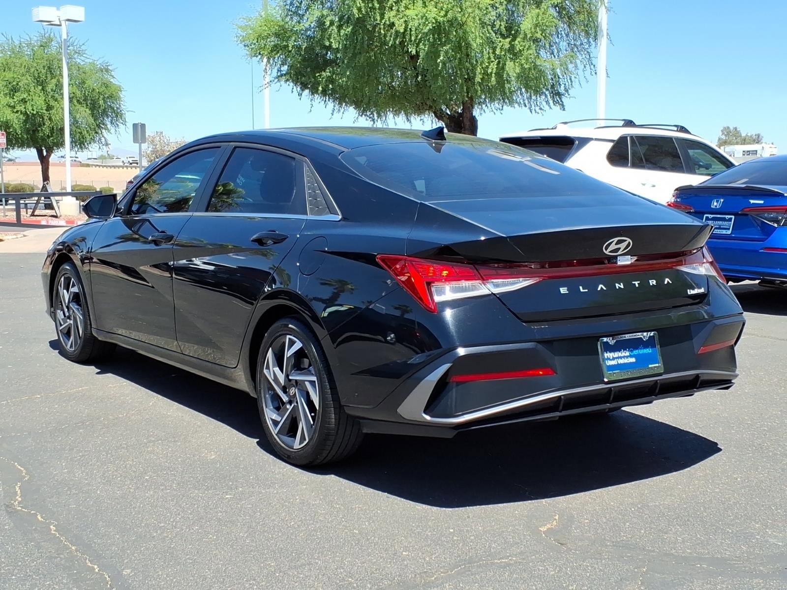 Certified 2025 Hyundai Elantra Limited FWD image 3