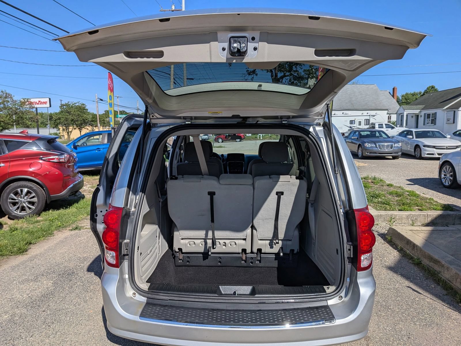 Used 2012 Dodge Grand Caravan SE FWD image 23