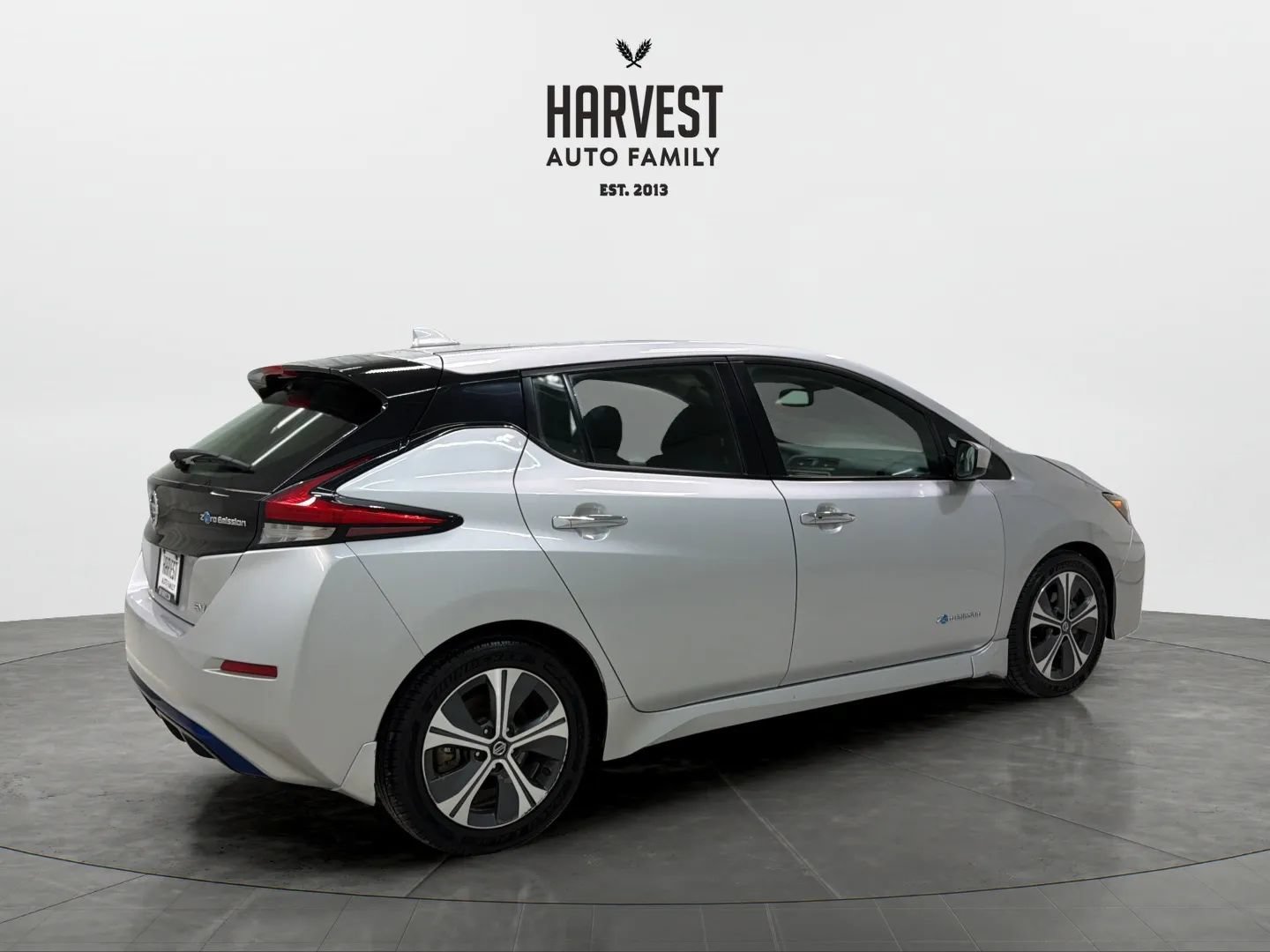 Used 2018 Nissan Leaf SV w/ SV Technology Package FWD image 7