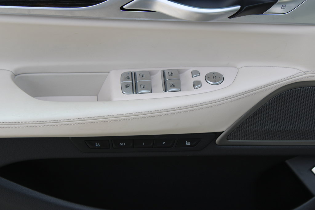 Used 2021 BMW 740i w/ M Sport Package RWD image 32