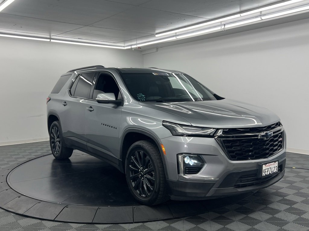Used 2023 Chevrolet Traverse RS image 2