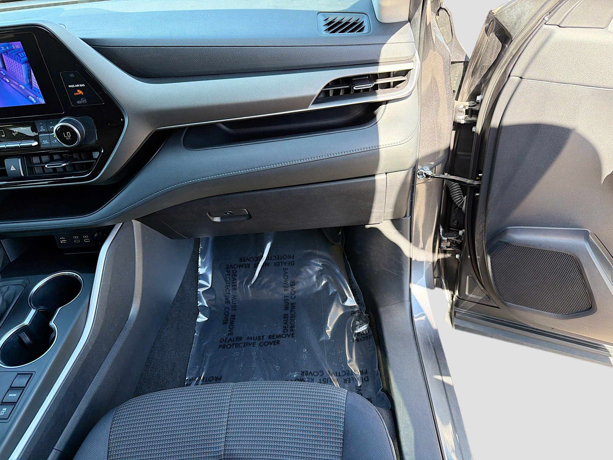 Used 2023 Toyota Highlander LE image 17