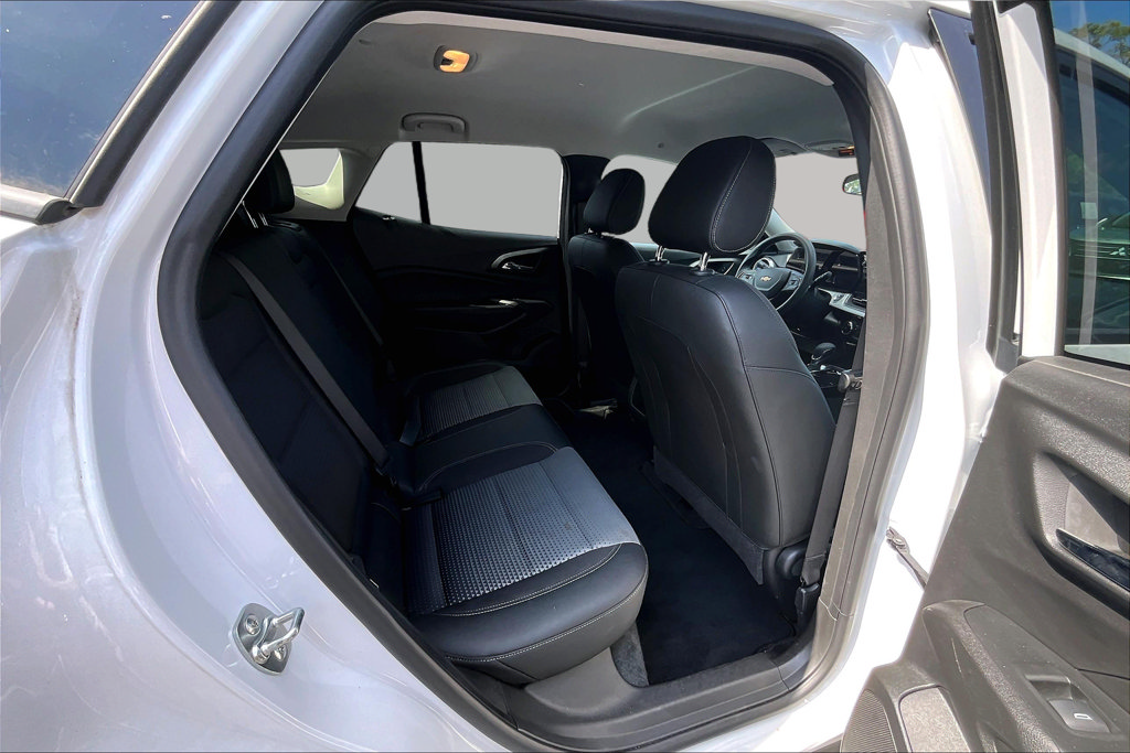 Used 2025 Chevrolet Trax LT FWD image 24