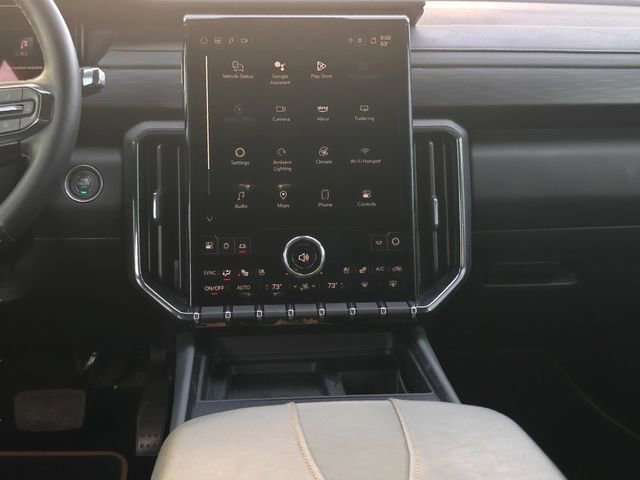Used 2024 GMC Acadia AT4 w/ Luxury Package image 13
