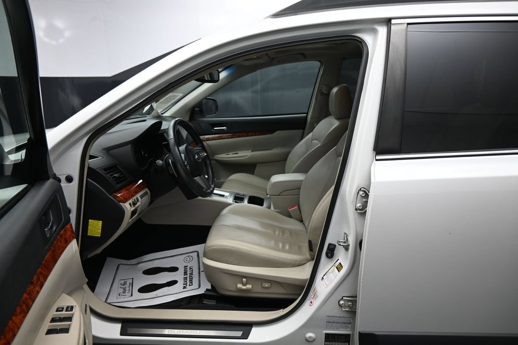 Used 2011 Subaru Outback 2.5i Limited AWD/4WD image 9