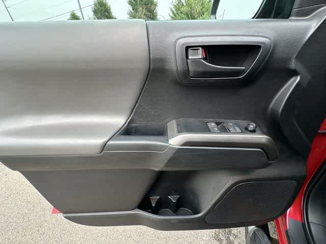 Used 2022 Toyota Tacoma SR5 AWD/4WD image 15