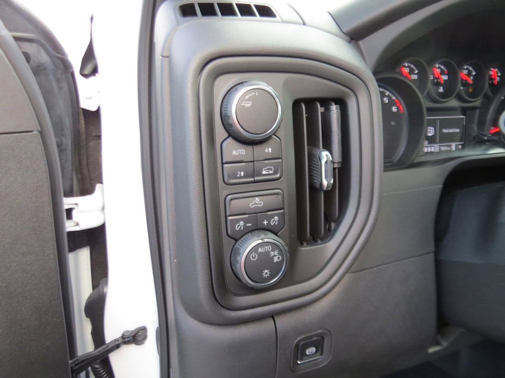 Certified 2025 Chevrolet Silverado 1500 Custom w/ Turbomax Blackout Package image 19