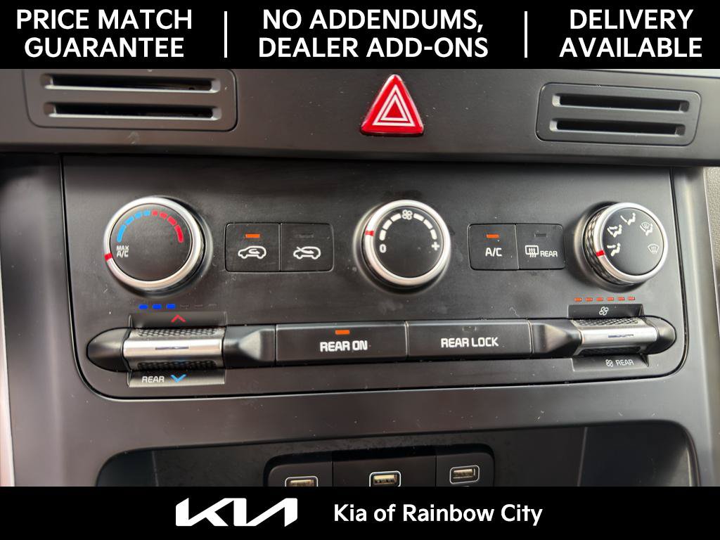 Used 2024 Kia Carnival LX FWD image 19