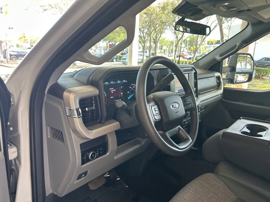 Used 2025 Ford F350 XLT image 6