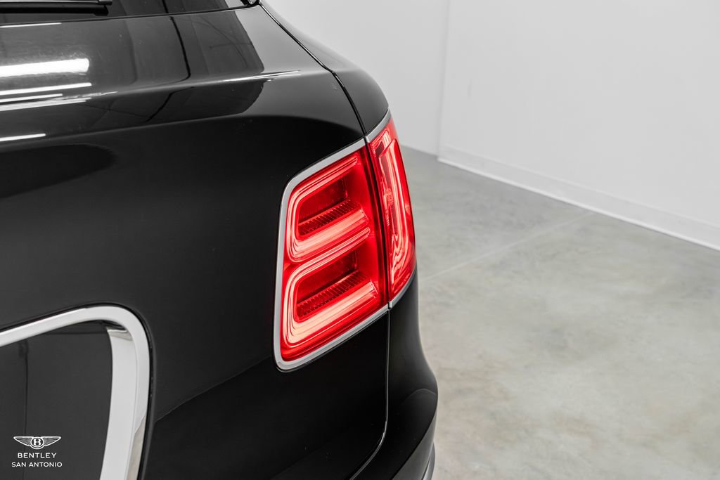 Used 2017 Bentley Bentayga AWD/4WD image 20