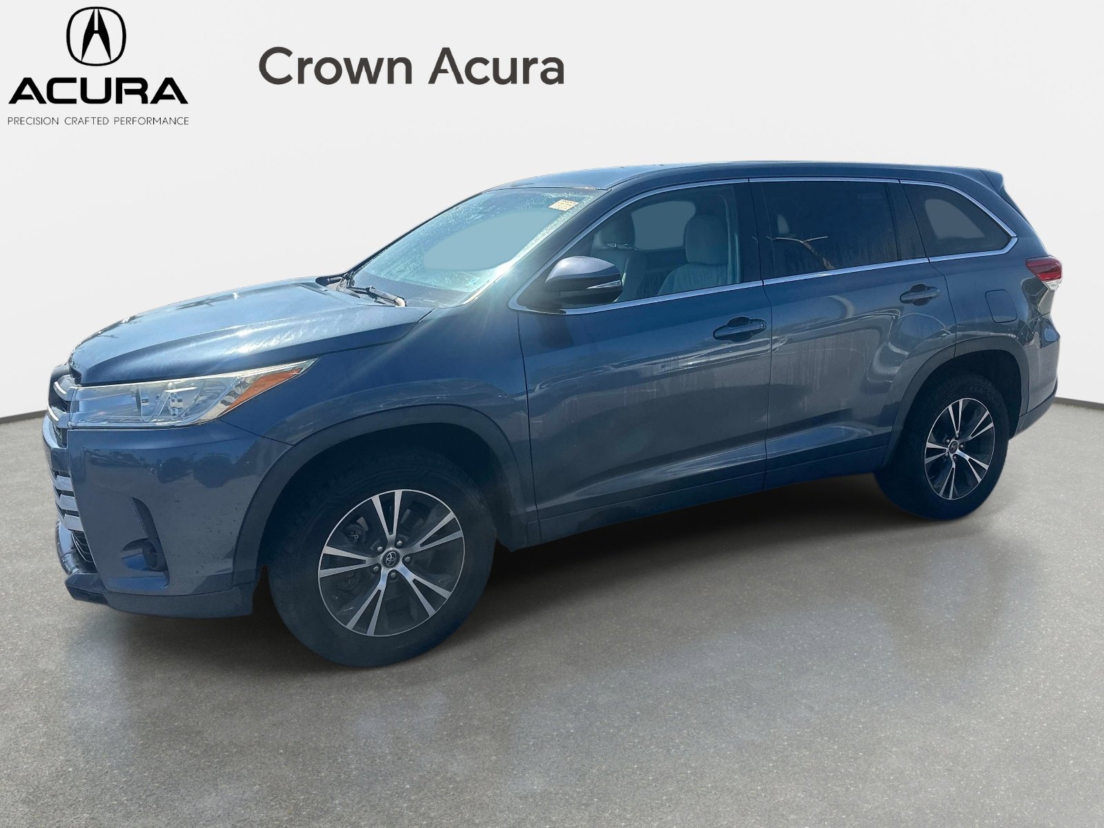 Used 2019 Toyota Highlander LE FWD image 2