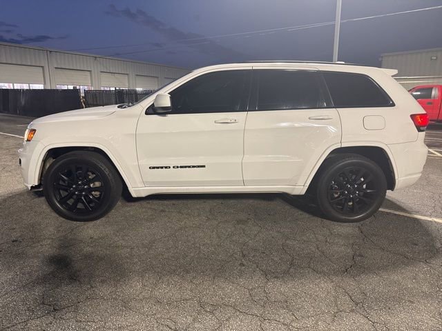 Used 2020 Jeep Grand Cherokee Altitude image 5