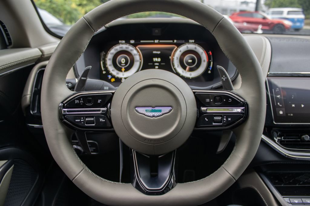 New 2025 Aston Martin DBX 707 image 10