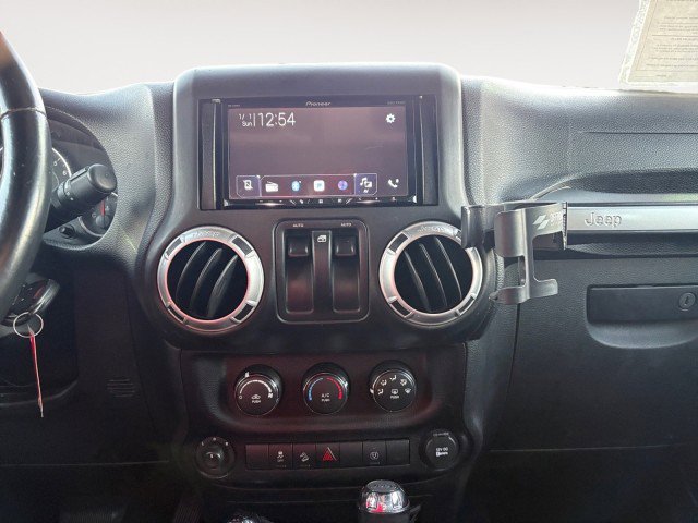 Used 2015 Jeep Wrangler Rubicon w/ Power Convenience Group AWD/4WD image 12