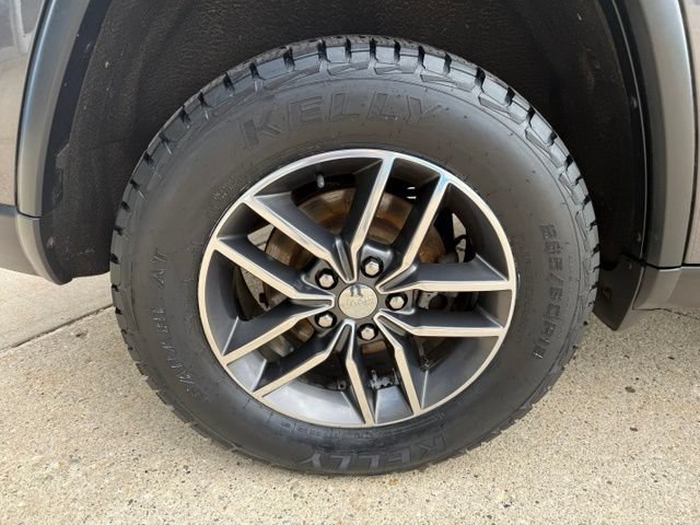 Used 2017 Jeep Grand Cherokee Limited AWD/4WD image 11