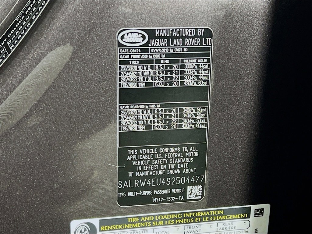 Used 2025 Land Rover Discovery Metropolitan Edition image 35