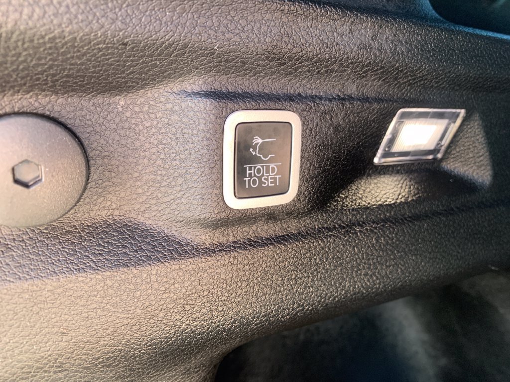 Used 2025 Jeep Grand Cherokee L Limited w/ Luxury Tech Group II RWD image 8