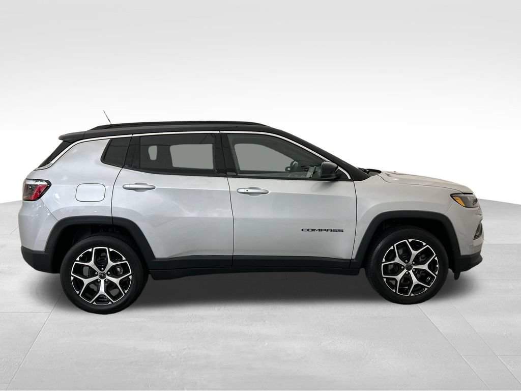 Used 2025 Jeep Compass Limited AWD/4WD image 7